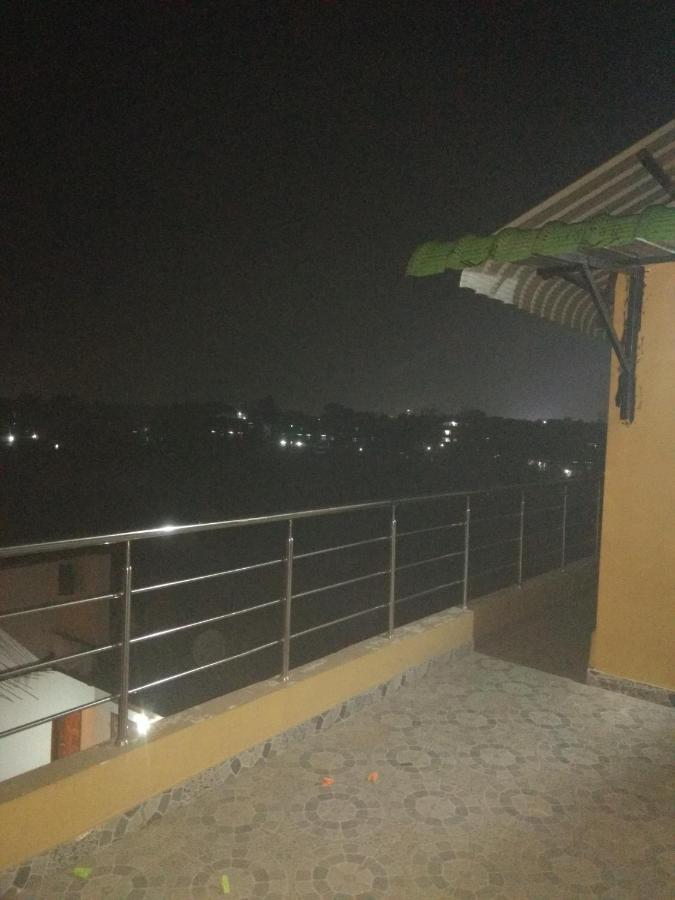 Woodland Lodge And Restaurant Guwahati Exterior foto
