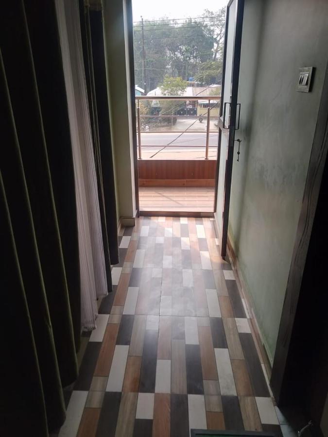 Woodland Lodge And Restaurant Guwahati Exterior foto