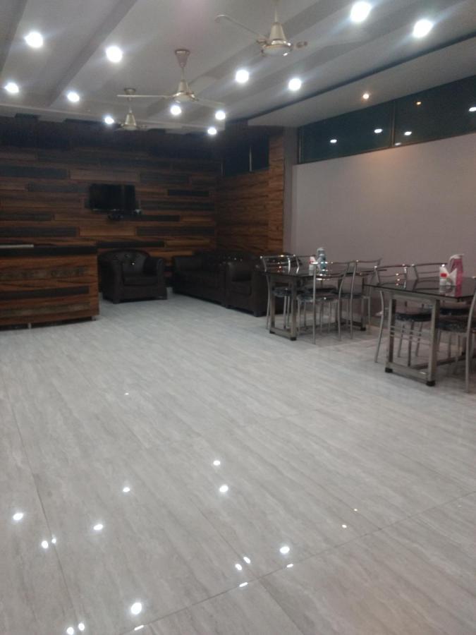 Woodland Lodge And Restaurant Guwahati Exterior foto